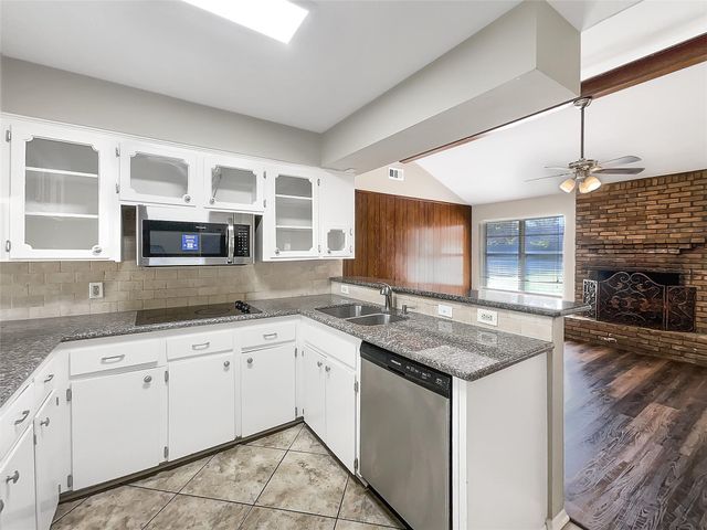 403 Christina Lane, Friendswood, TX 77546