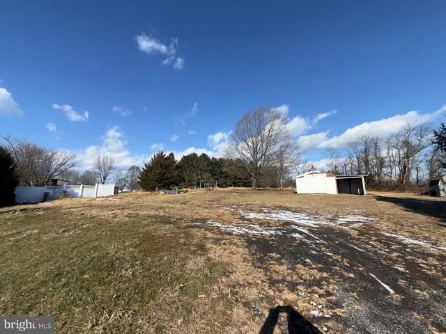 15 SHARON DR, Shermans Dale, PA 17090