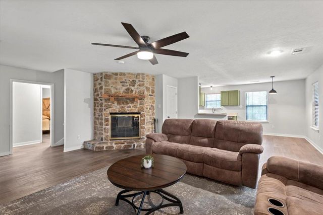 1308 Sherrill LN, Lexington, TX 78947