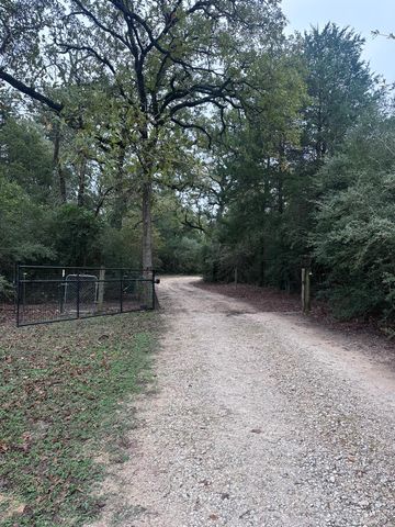 1308 Sherrill LN, Lexington, TX 78947