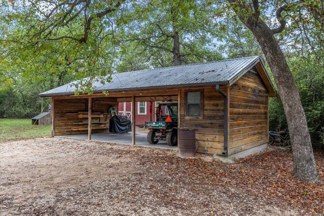 1308 Sherrill LN, Lexington, TX 78947