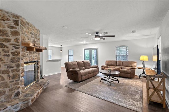 1308 Sherrill LN, Lexington, TX 78947