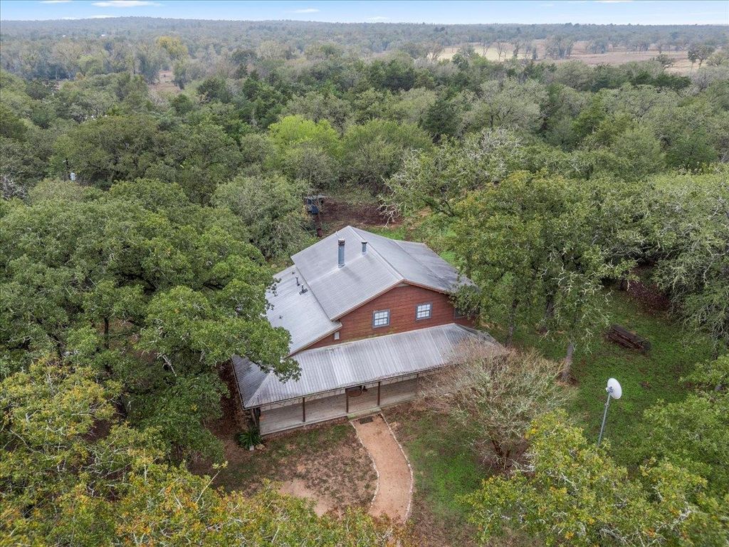 1308 Sherrill LN, Lexington, TX 78947