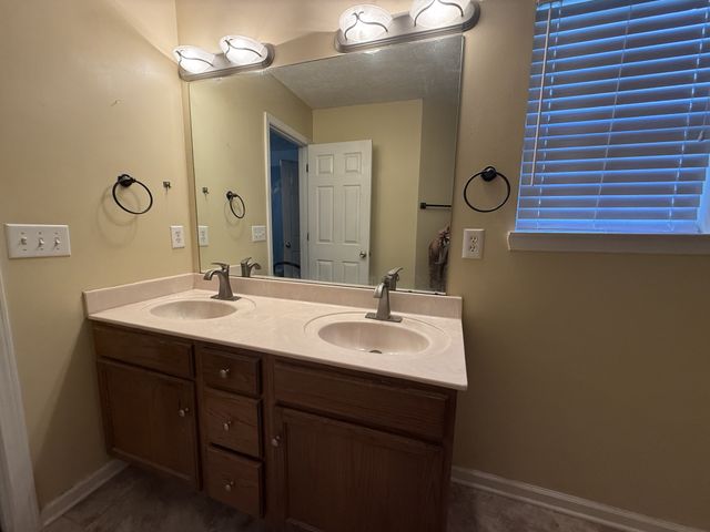 1216 Kristopher Dr, Lebanon, TN 37087