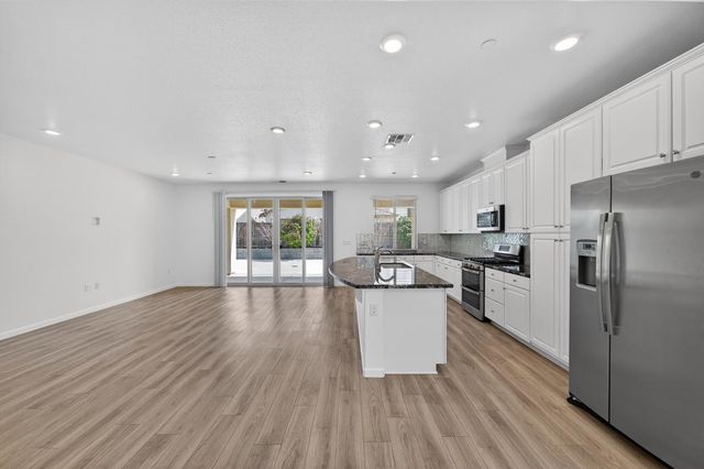 9291 Wild Lilac Cir, Sacramento, CA 95829