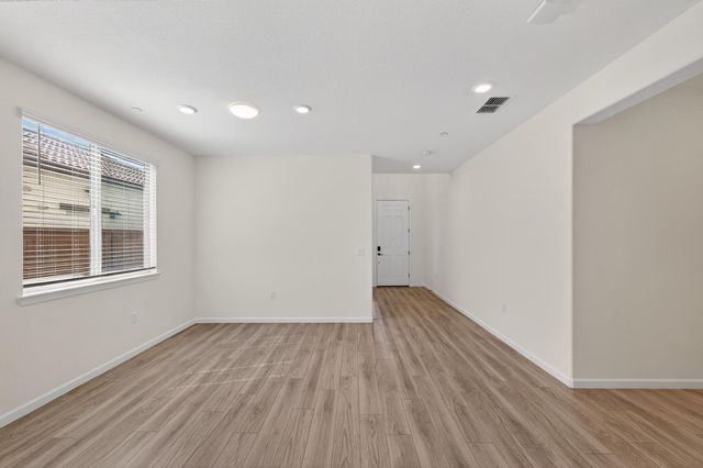 9291 Wild Lilac Cir, Sacramento, CA 95829