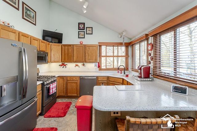6820 Stonegate Drive, Temperance, MI 48182