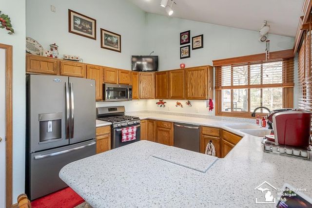 6820 Stonegate Drive, Temperance, MI 48182