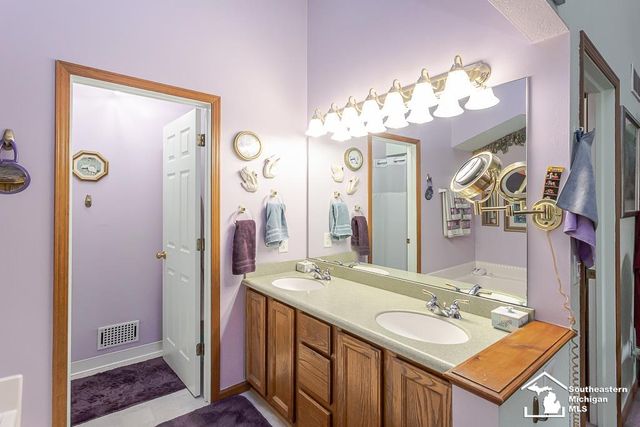 6820 Stonegate Drive, Temperance, MI 48182