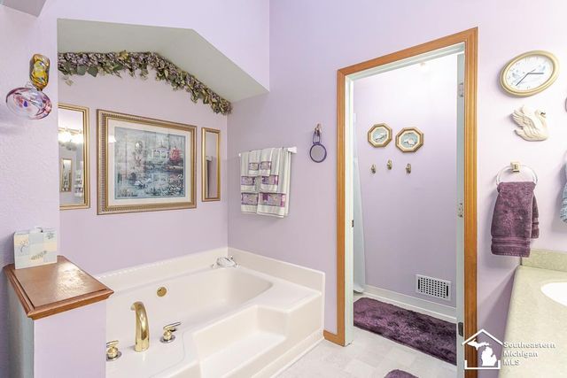 6820 Stonegate Drive, Temperance, MI 48182