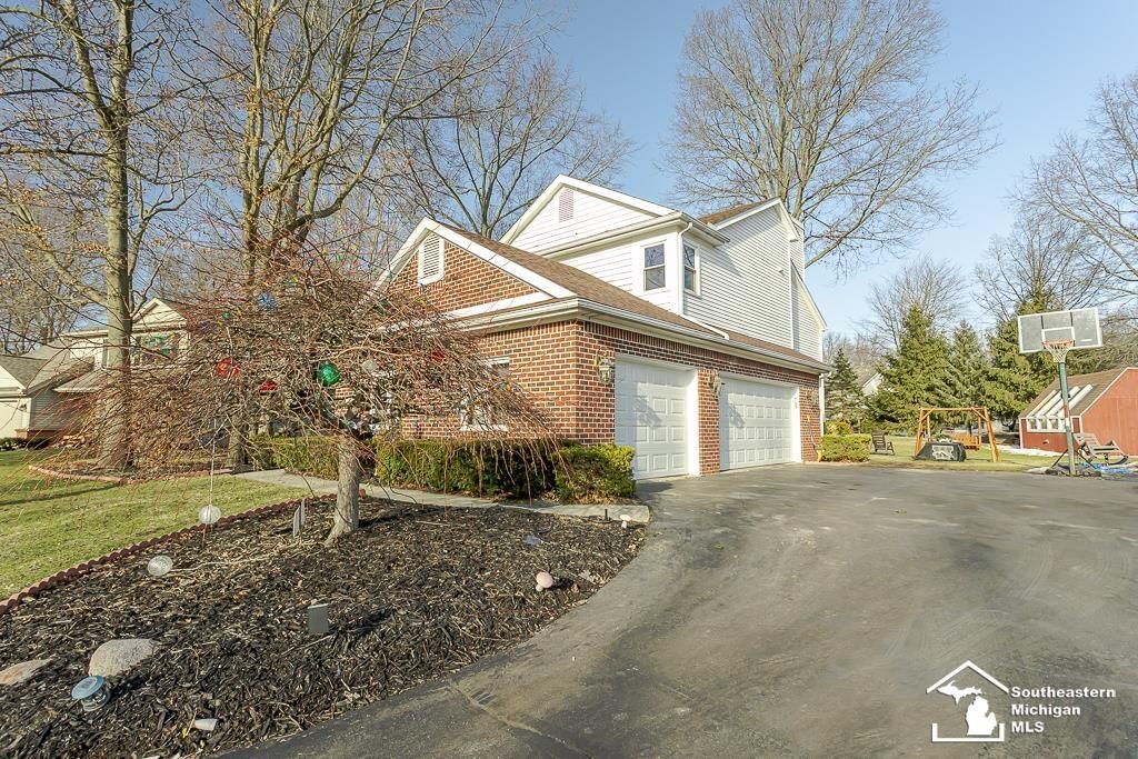 6820 Stonegate Drive, Temperance, MI 48182