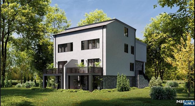 1015 Kingsland Lane, Fort Lee, NJ 07024