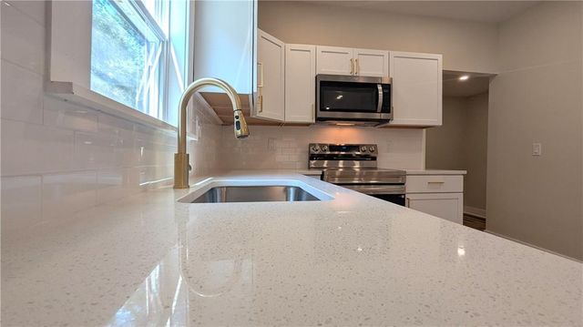 2628 College Avenue, Kansas City, MO 64127
