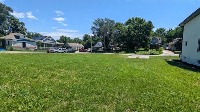 2628 College Avenue, Kansas City, MO 64127