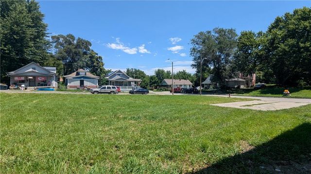 2628 College Avenue, Kansas City, MO 64127