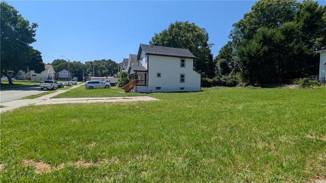 2628 College Avenue, Kansas City, MO 64127