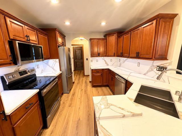 S77W18475 Janesville ROAD, Muskego, WI 53150