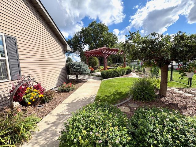 S77W18475 Janesville ROAD, Muskego, WI 53150