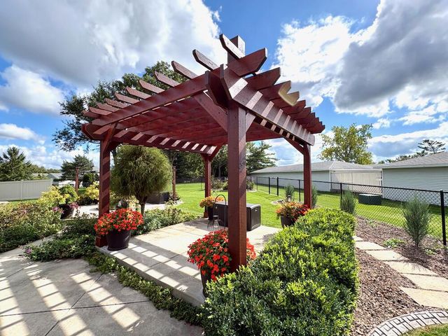 S77W18475 Janesville ROAD, Muskego, WI 53150
