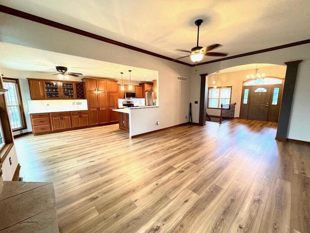 S77W18475 Janesville ROAD, Muskego, WI 53150