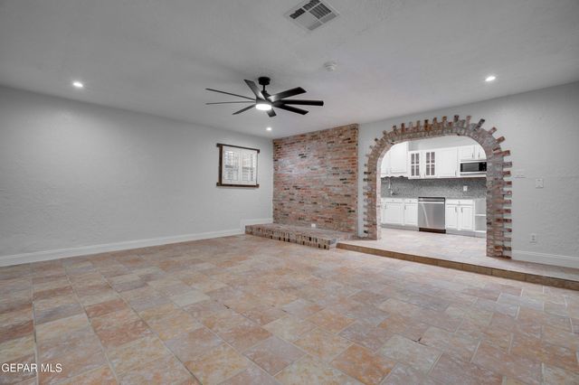 3030 Aurora Avenue, El Paso, TX 79930