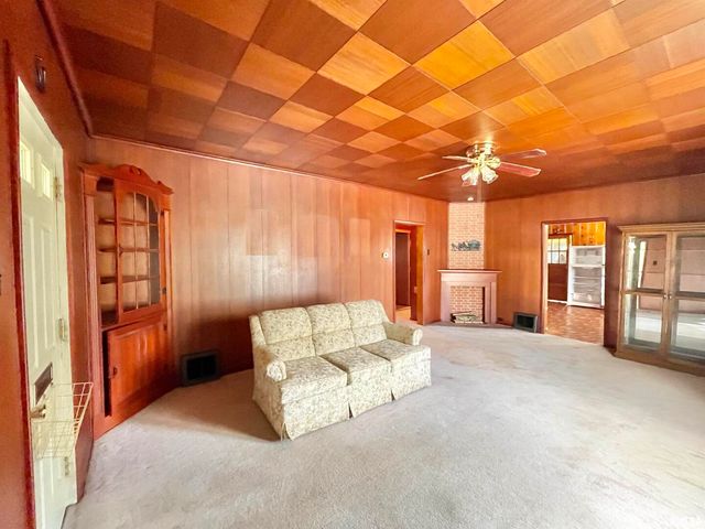 602 E MAIN Street, Christopher, IL 62822