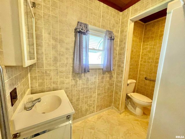 602 E MAIN Street, Christopher, IL 62822