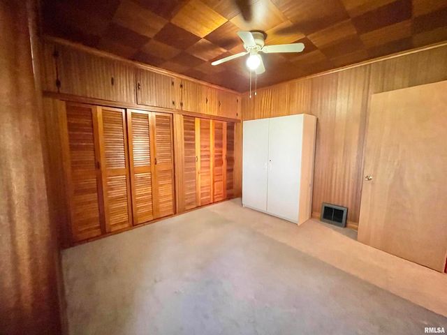 602 E MAIN Street, Christopher, IL 62822