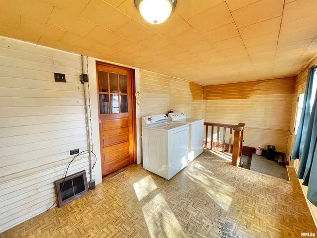 602 E MAIN Street, Christopher, IL 62822