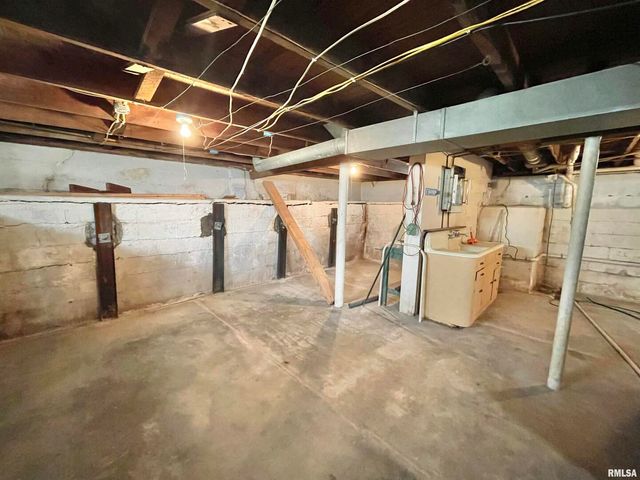 602 E MAIN Street, Christopher, IL 62822