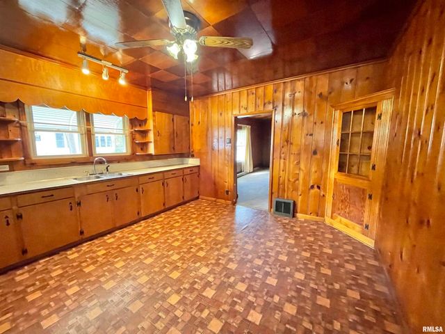 602 E MAIN Street, Christopher, IL 62822