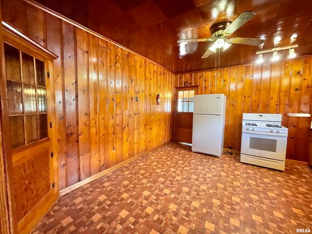 602 E MAIN Street, Christopher, IL 62822