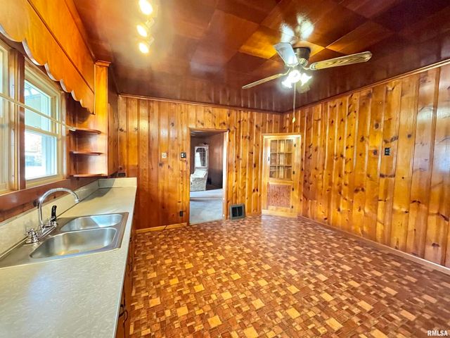 602 E MAIN Street, Christopher, IL 62822