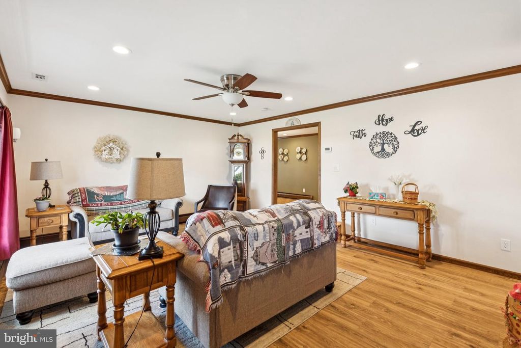 20 TRELLIS RD, Levittown, PA 19056