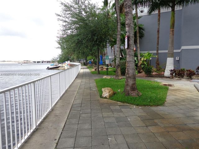 5091 NW 7th St 711, Miami, FL 33126