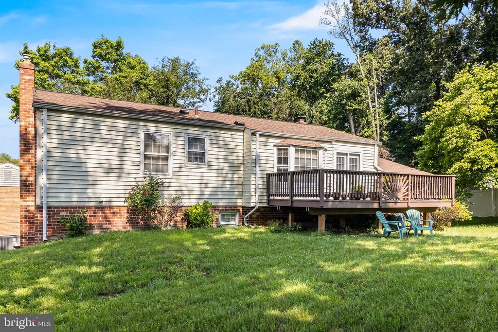 Image 10 of property listing at 5252 W BONIWOOD TURN, Clinton, MD 20735