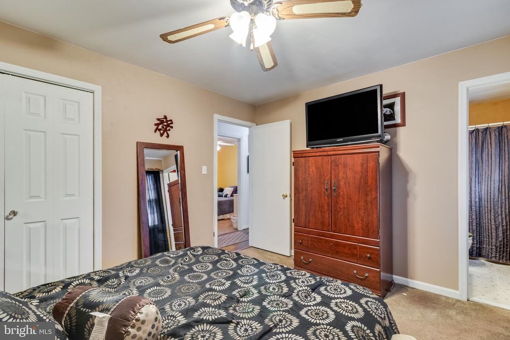 Image 18 of property listing at 5252 W BONIWOOD TURN, Clinton, MD 20735