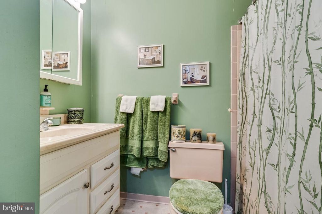 Image 19 of property listing at 5252 W BONIWOOD TURN, Clinton, MD 20735
