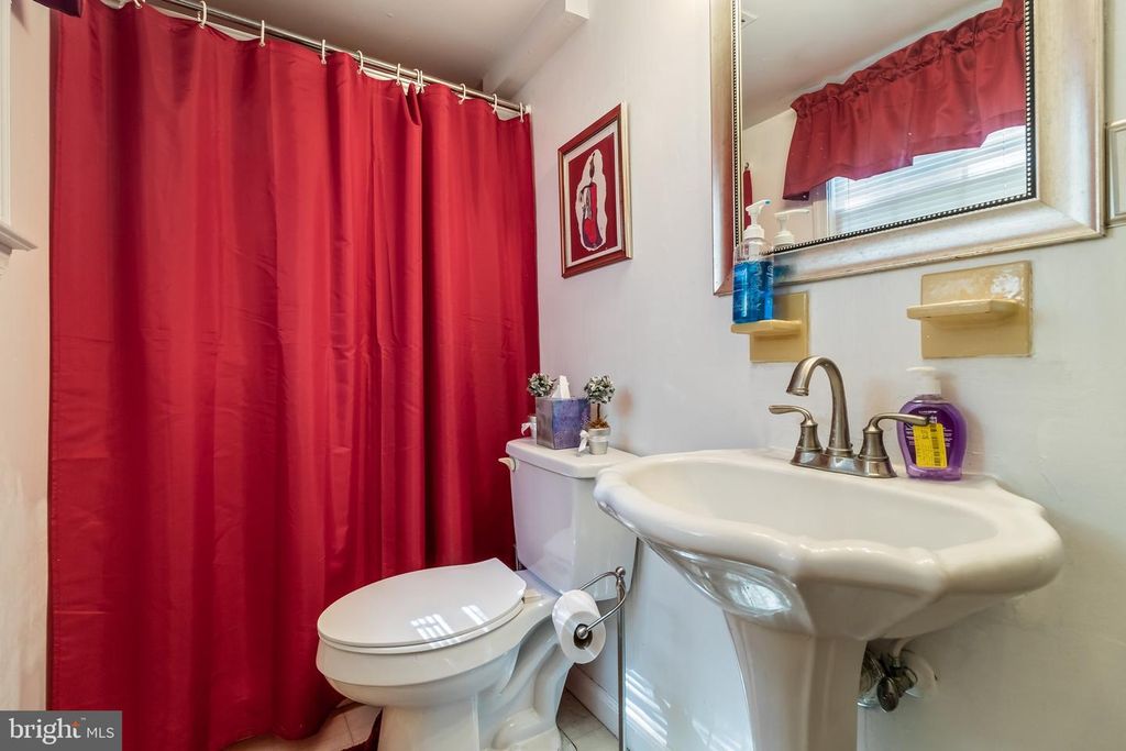 Image 23 of property listing at 5252 W BONIWOOD TURN, Clinton, MD 20735