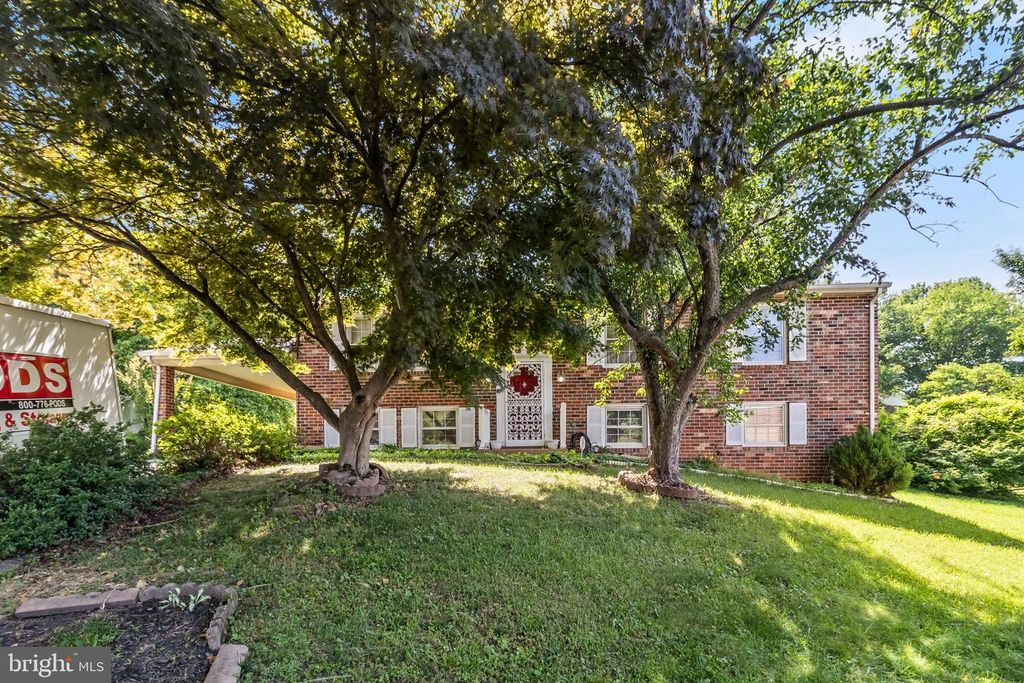 Image 28 of property listing at 5252 W BONIWOOD TURN, Clinton, MD 20735