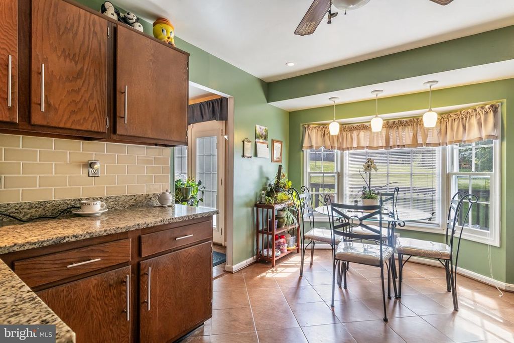 Image 3 of property listing at 5252 W BONIWOOD TURN, Clinton, MD 20735