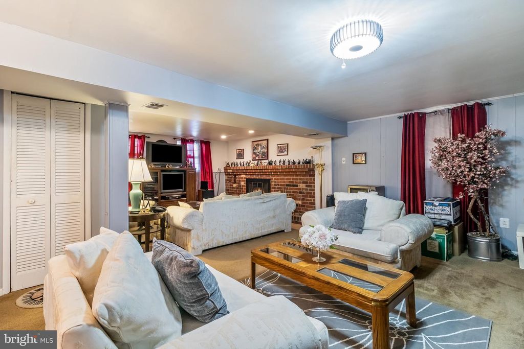 Image 33 of property listing at 5252 W BONIWOOD TURN, Clinton, MD 20735