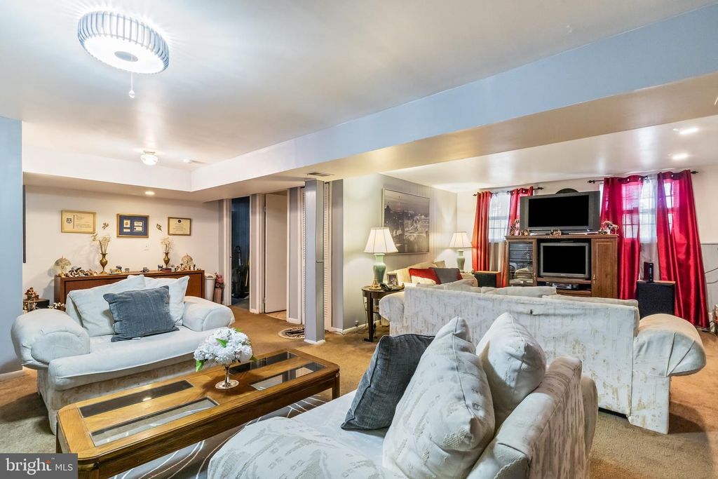 Image 38 of property listing at 5252 W BONIWOOD TURN, Clinton, MD 20735