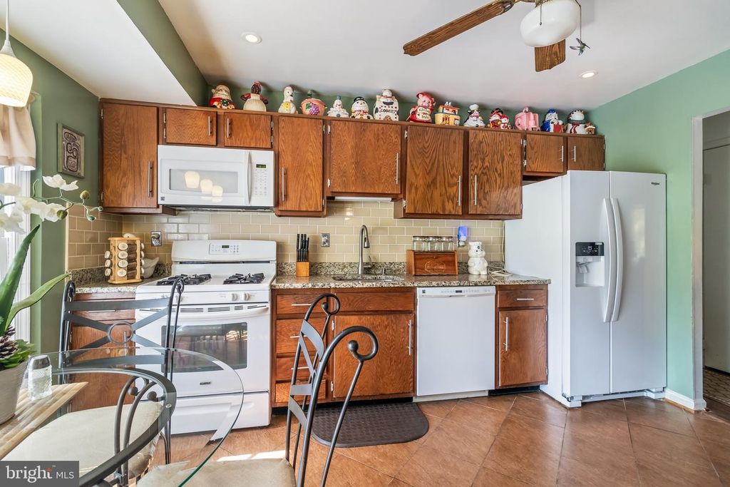 Image 7 of property listing at 5252 W BONIWOOD TURN, Clinton, MD 20735