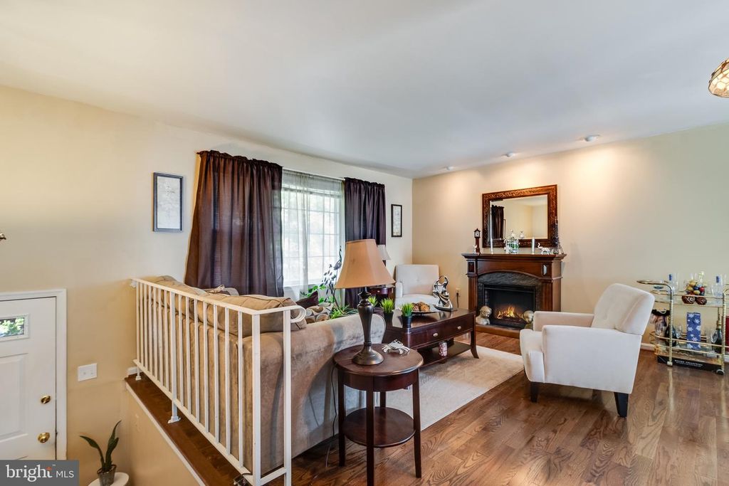 Image 9 of property listing at 5252 W BONIWOOD TURN, Clinton, MD 20735