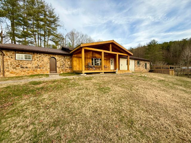 1047 Evergreen Road, Flat Lick, KY 40935