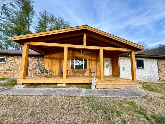 1047 Evergreen Road, Flat Lick, KY 40935