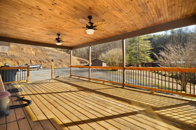 1047 Evergreen Road, Flat Lick, KY 40935