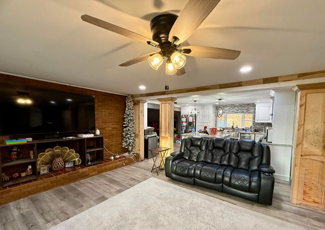 1047 Evergreen Road, Flat Lick, KY 40935