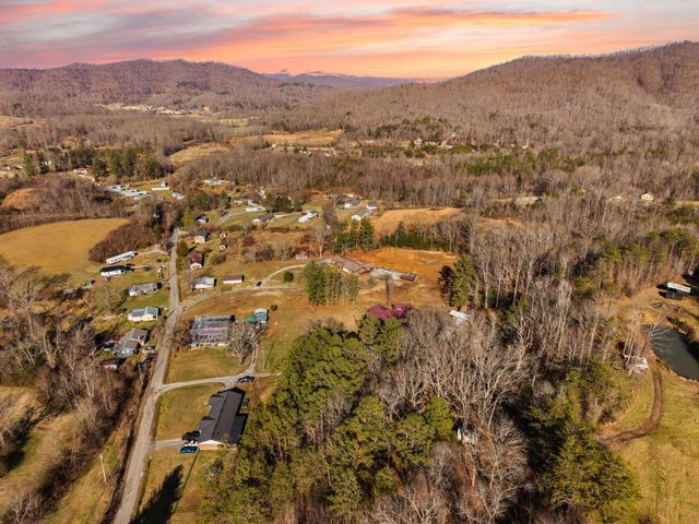 1047 Evergreen Road, Flat Lick, KY 40935